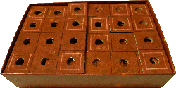 Spielmaterial in einer Box